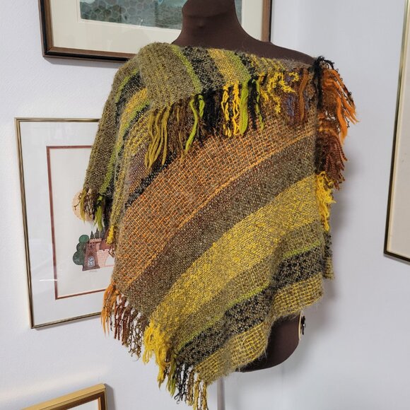 Beautiful Woven Shrug or Poncho 100% Wool - Picture 2 of 4